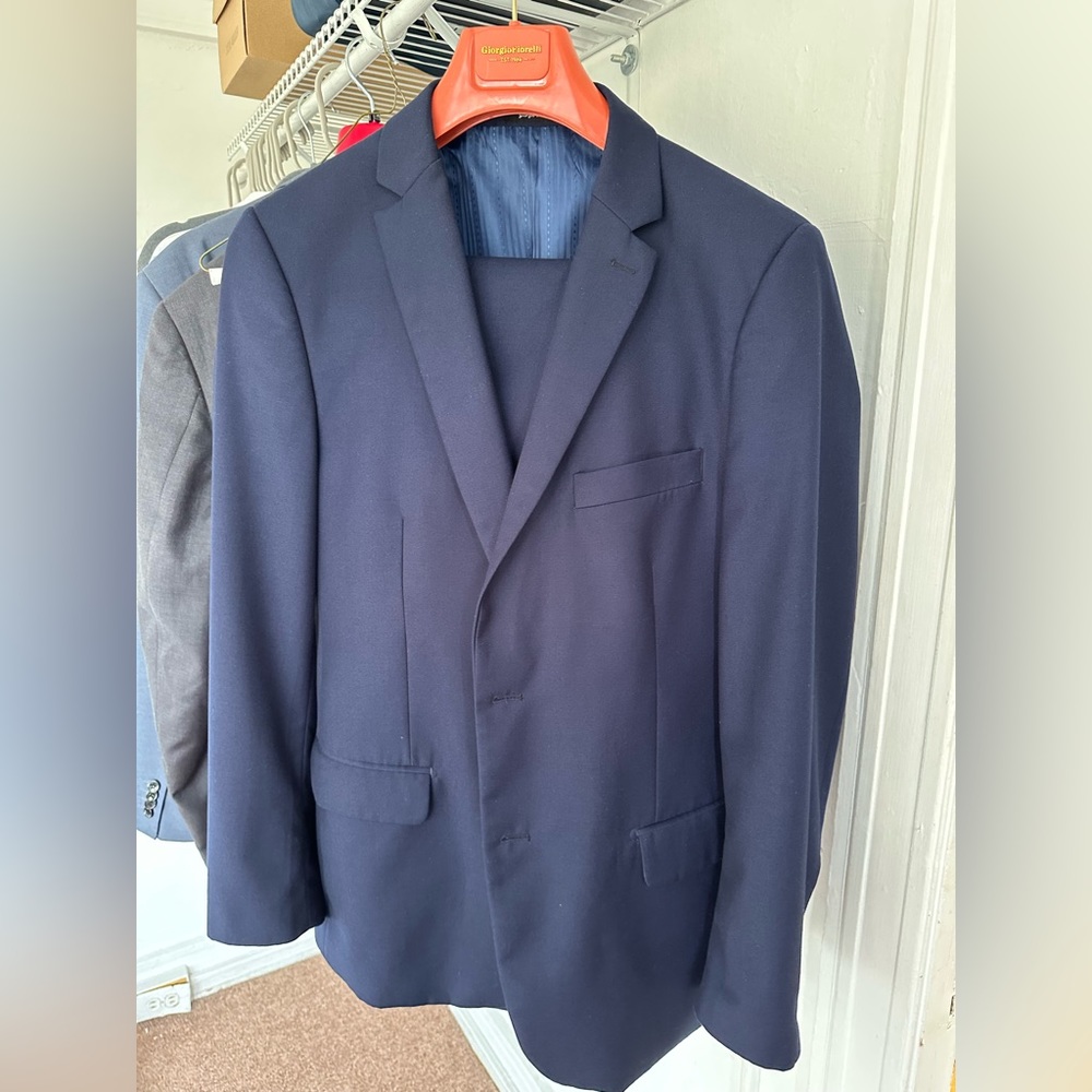 Full men’s suit (jacket and pants).